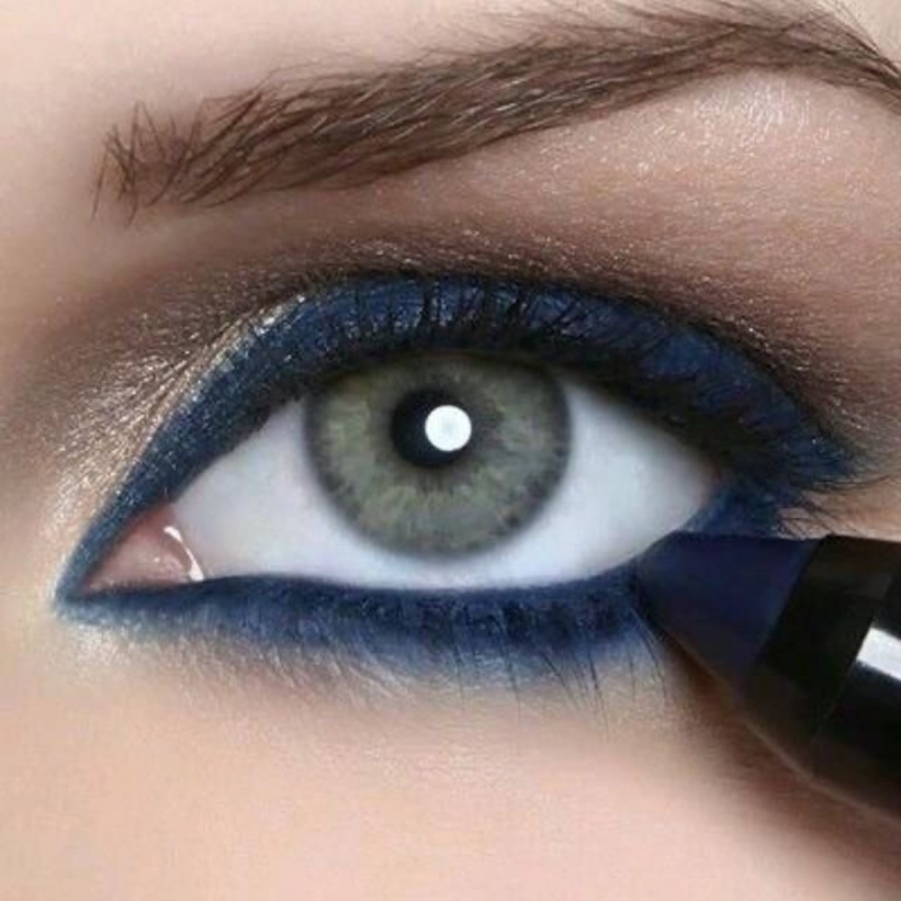 Younique Pencil Eyeliner - Color: Presumptuous